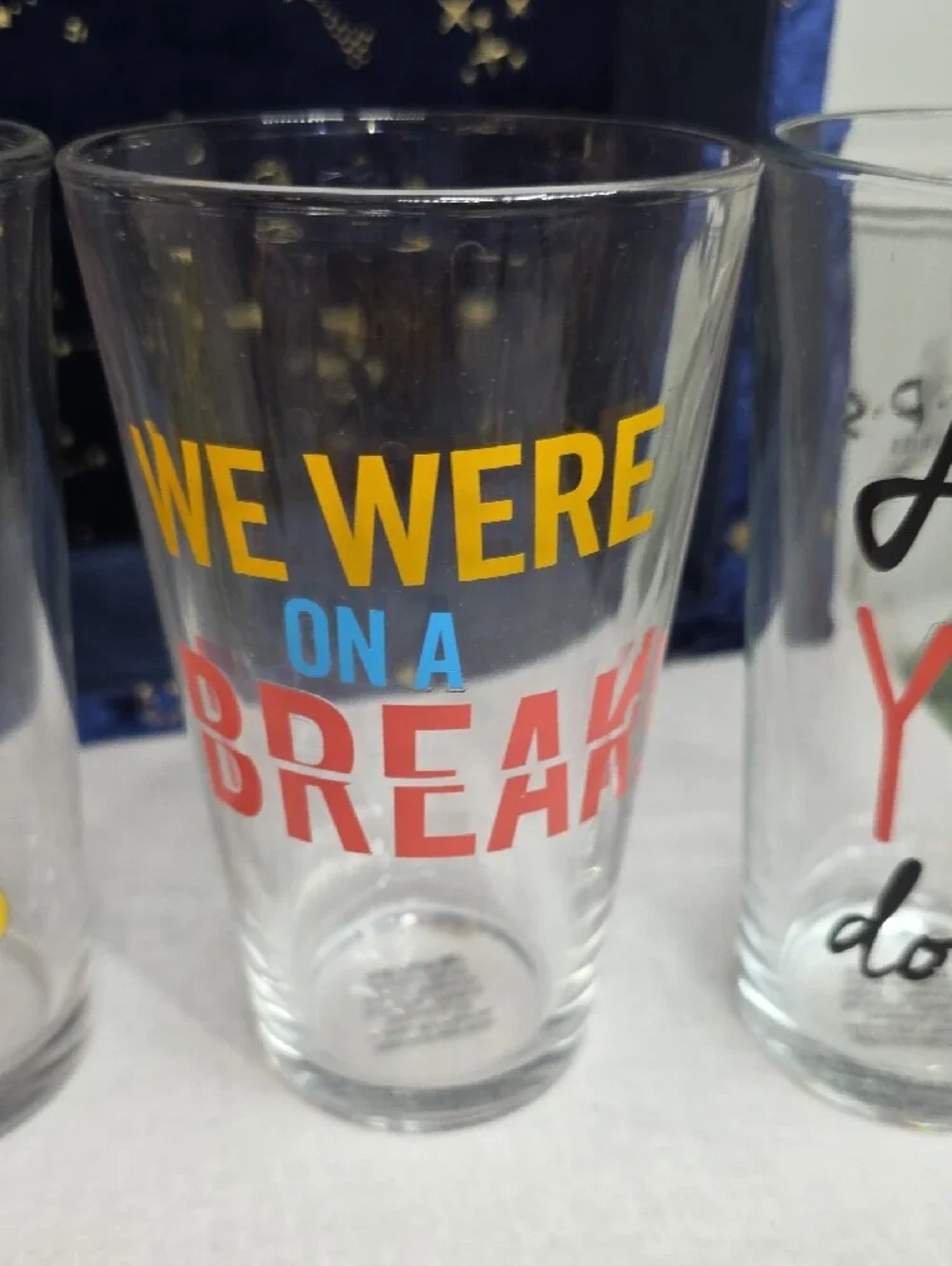 FRIENDS Pint Glass Set with Show Quote Prints